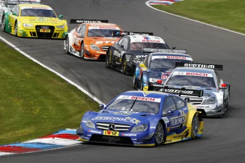 Gary Paffett takes the lead at the start