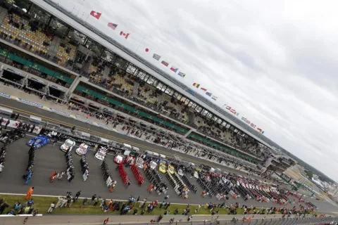 Getting ready for the traditional Le Mans start