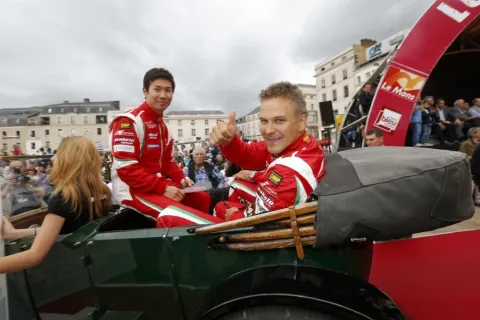 Drivers' parade: Ferrari Nr. 92 - Vilander, Kobayashi and Beretta