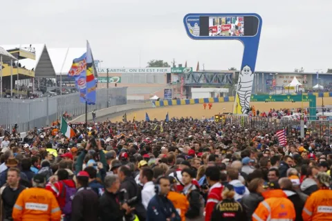 Crowds before the start at Le Mans