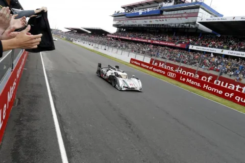 Tom Kristensen drives the Audi No. 2 as winner to the flag