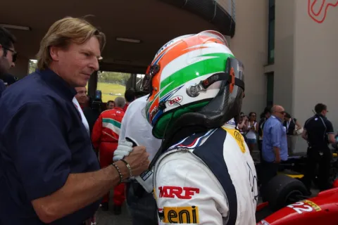 Winner Narain Karthikeyan with team boss David Sears