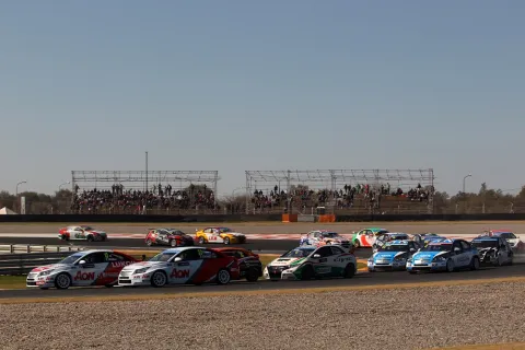 Start of Race 1 - both RML Chevrolet are leading