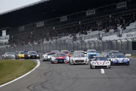 Start of race 1 - two Corvette are leading