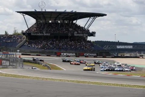 Start of race 2: Jeroen Bleekemoelen leads the field through Mercedes Arena