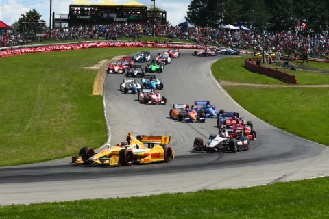 Ryan Hunter-Reay and Will Power lead in the first lap