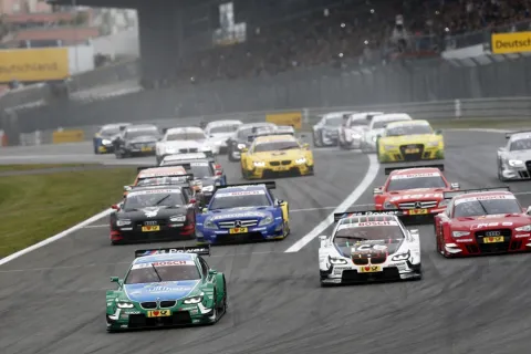 Start in light rain at the Nurburgring