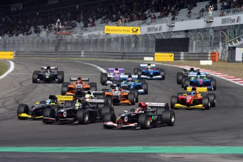 Start of Race 1 - Karthikeyan is already gone