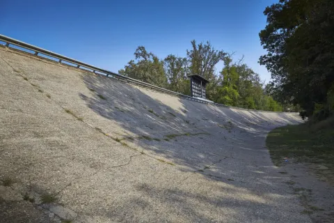 Tradition meets modernity: the old banked curve of Monza