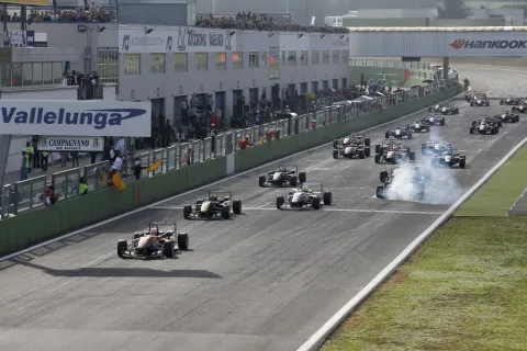 Start of Race 2: Marciello with a rare technical defect
