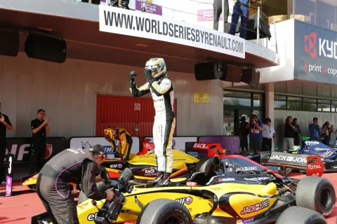 Kevin Magnussen did it: overall winner of the Formula Renault 3.5 in 2013!