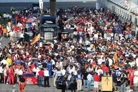 busy before the start: 24h Daytona 2013