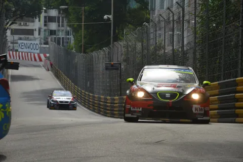 Rob Huff leads race two ahead of Tom Coronel