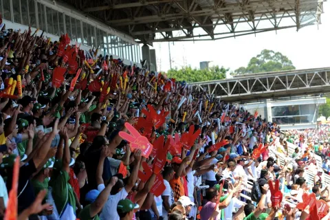 The masses celebrate the season finale of the Brazilian touringcars