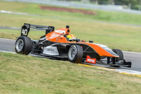 #40 James Munro – Giles Motorsport – Tatuus FT50 - Toyota – Toyota Racing Series 2015-2016