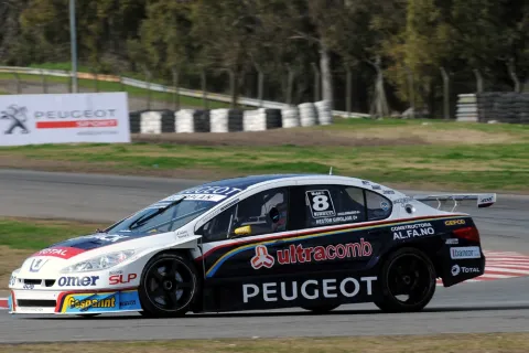 #8 Mauro Giallombardo – DTA Racing – Peugeot 408 RPE V8 – Argentinian Super TC 2014