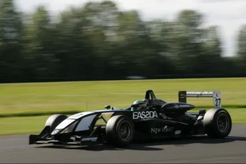 #27 Alistar Jackson – Räikkönen Robertson Racing – Dallara F305 - AMG Mercedes