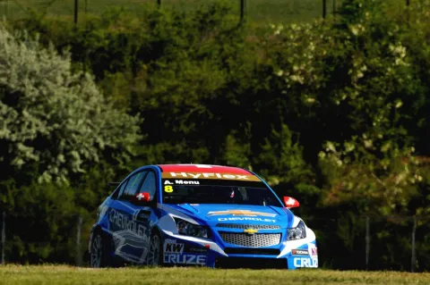 #8 Alain Menu – Ray Mallock Limited – Chevrolet Cruze 1.6T