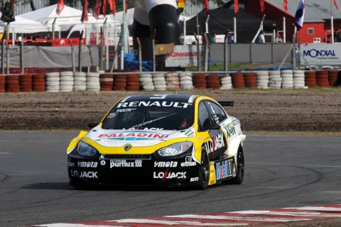 #4 Valdeno  Brito – Ambrogio Racing – Renault Fluence RPE V8 – Argentinian Super TC 2014