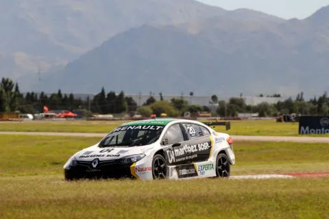 #20 Ricardo Risatti – Sport Team – Renault Fluence II RPE V8 – Argentinian Super TC 2015