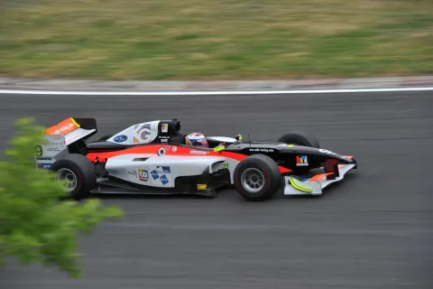 #9 Andrés Mendez – Zele Racing – Lola B05/52 - Gibson (2015) – Auto GP 2015